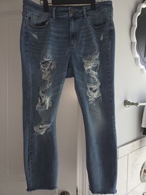 Judy Blue- Boyfriend Fit- Medium Blue Distressed Cropped Jeans- Size 16W